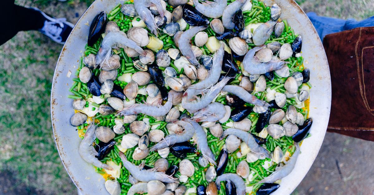Best Practices for Hosting a Private Party with Paella Catering in Sydney