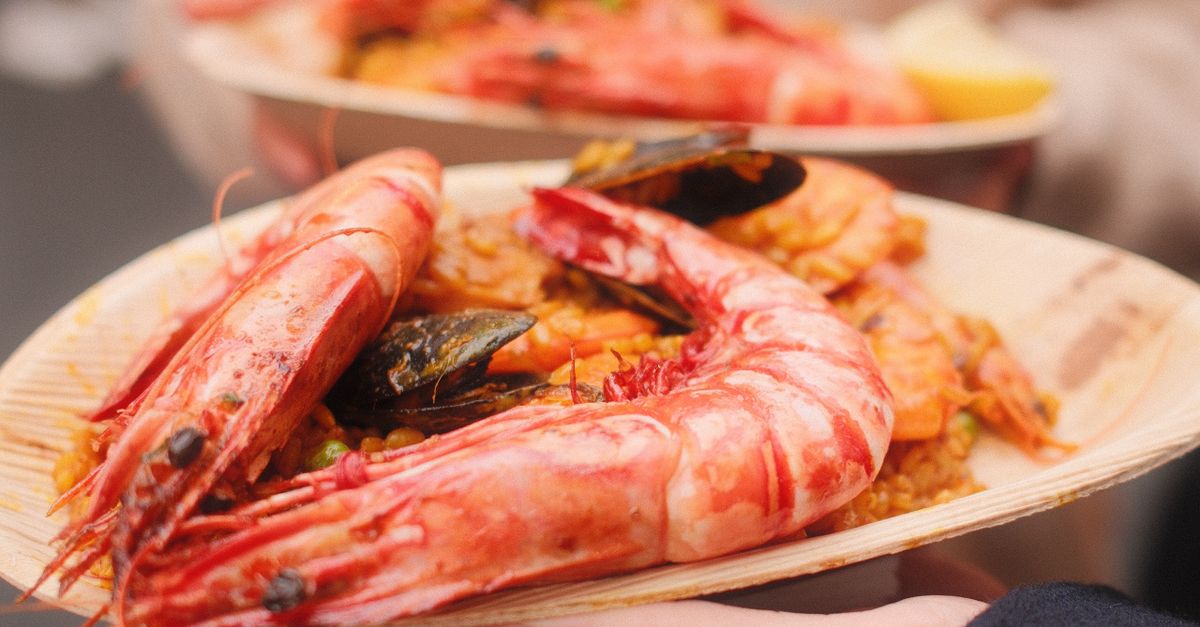 Choosing Sustainable Paella Catering Solutions for Corporate Responsibilities