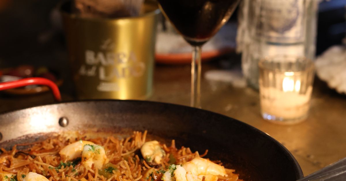 Crafting the Perfect Atmosphere for Your Private Paella Party