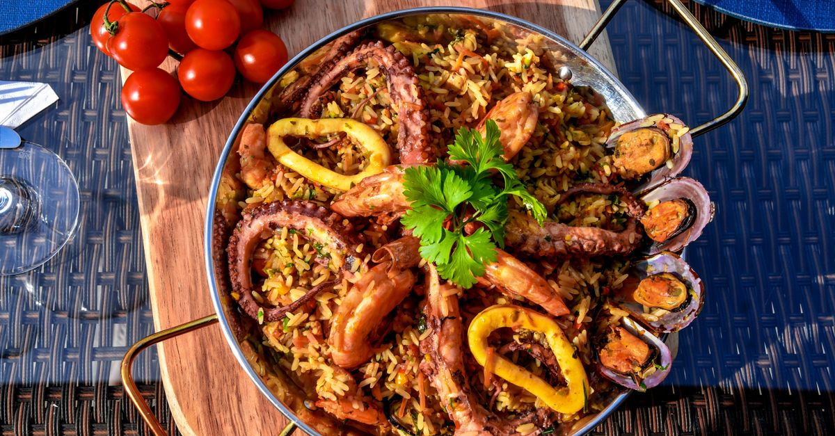Essential Questions to Ask Paella Caterers and Other Vendors