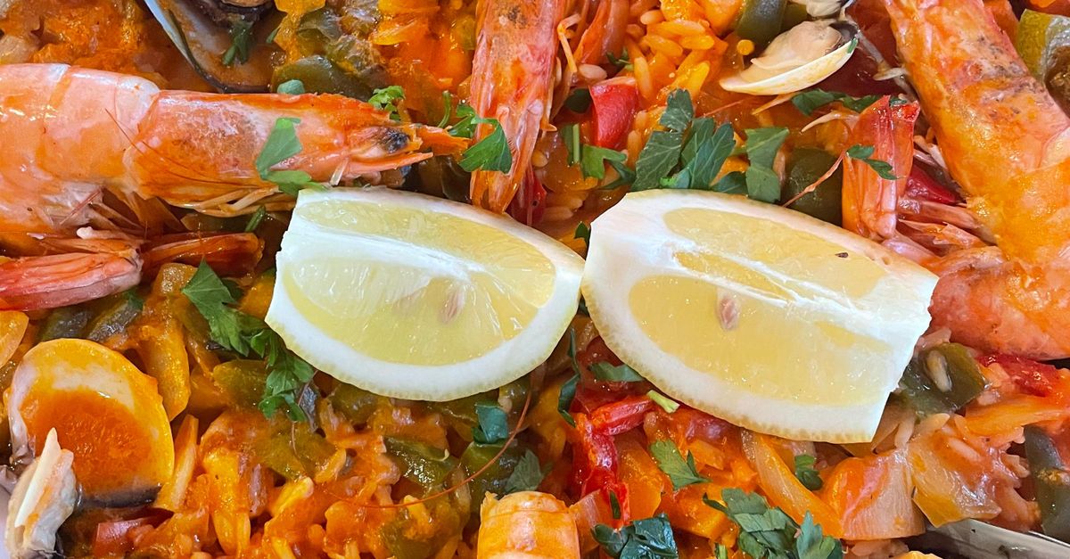 Exploring Different Serving Styles for Paella at Weddings