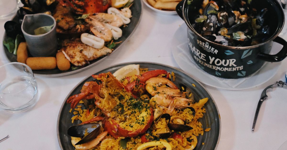 Hosting a Vegetarian Paella Party: Tips and Tricks