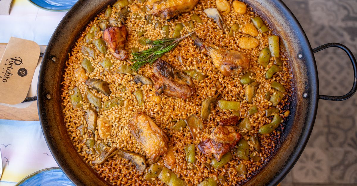 How to Incorporate Paella into Your Wedding Theme