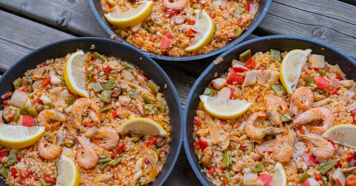 Serving Suggestions: How to Present Gluten-Free Paella at Events
