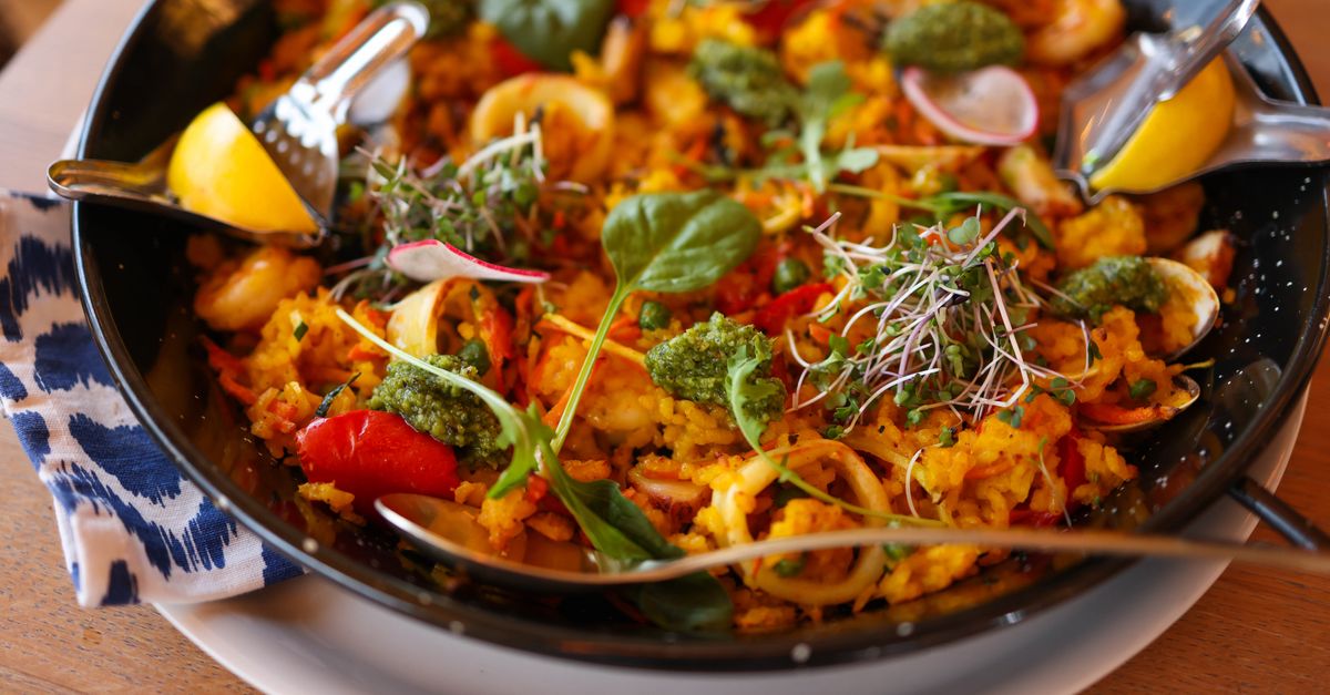 The Perfect Serving Temperature for Paella at Events