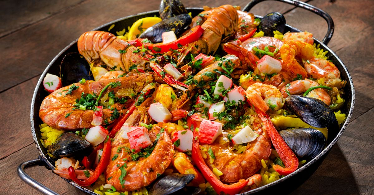 Tips for Cooking Seafood Paella for Large Events