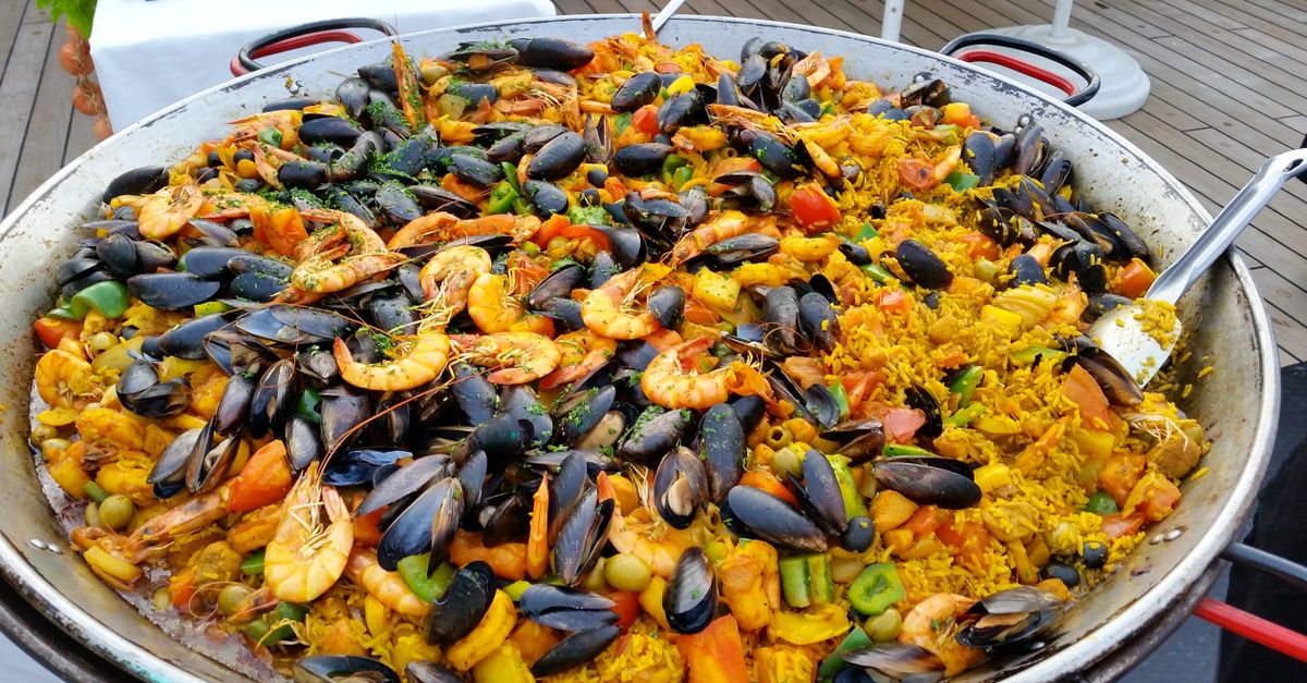 Urban Venues for Modern Paella Catering Experiences